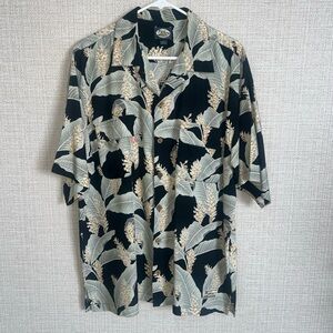 Tommy Bahama Men’s Hawaiian Black & Green Floral Short Sleeve Shirt. Size M. NEW